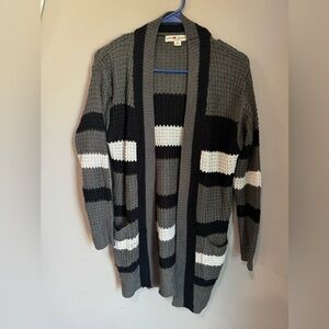 Love Tree Women's Gray and Black Cardigan Sweater